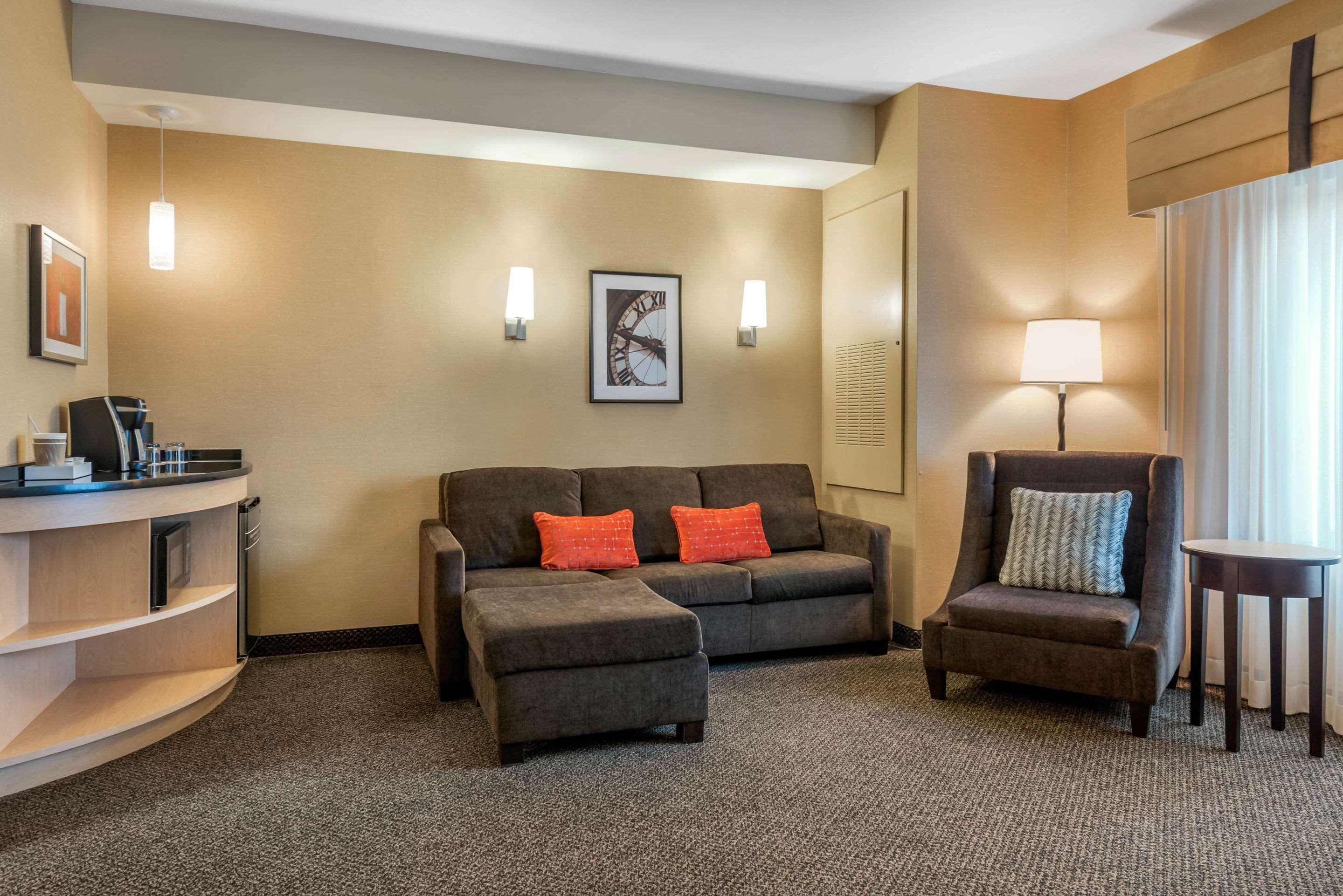 แคมเบรีย โฮเต็ล แอครอน - แคนตัน แอร์พอร์ต Hotel Uniontown ภายนอก รูปภาพ